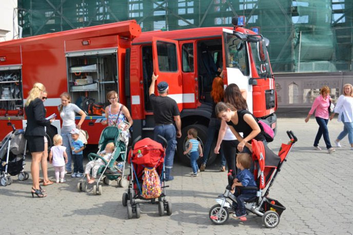 У День Прапора ужгородські рятувальники розповіли про свою професію – 04