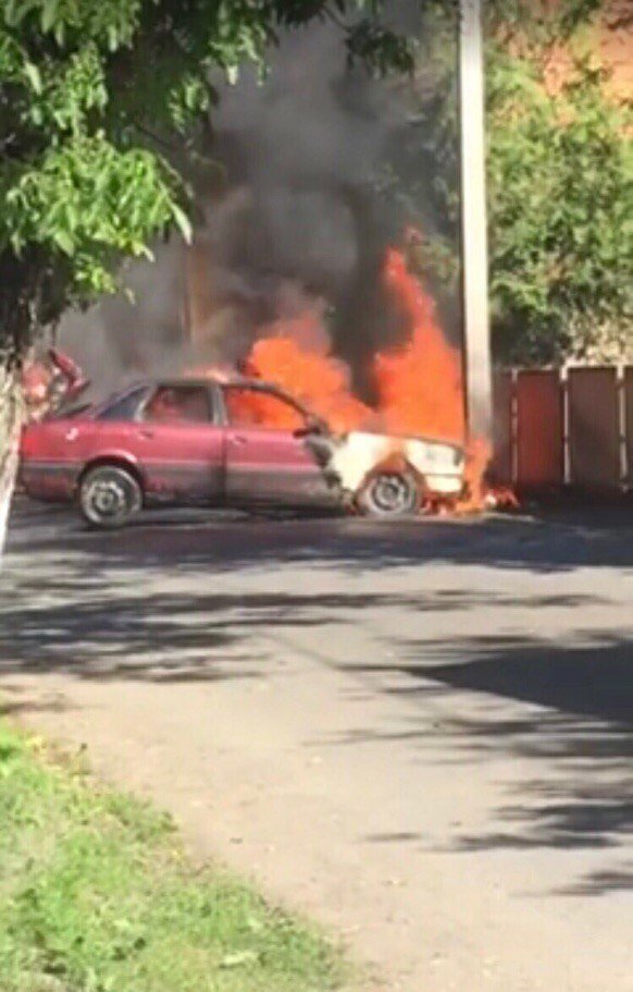 У Тячеві горів автомобіль – 01