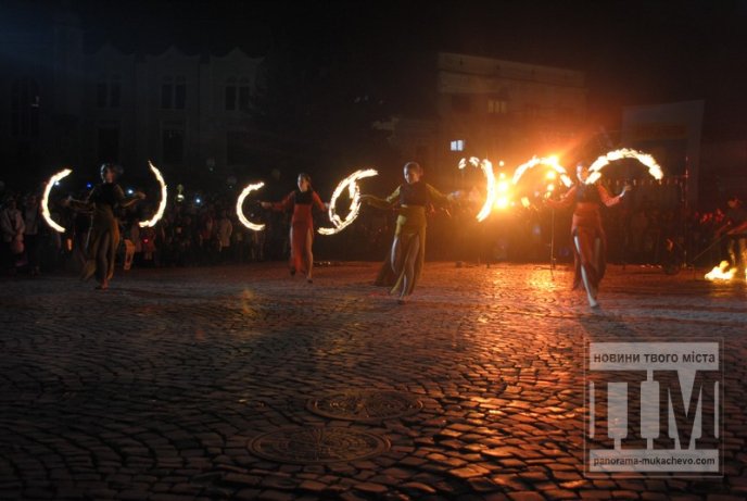 У Мукачеві відзначили День святого Мартина яскравим вогняним шоу (ФОТОРЕПОРТАЖ) – 32