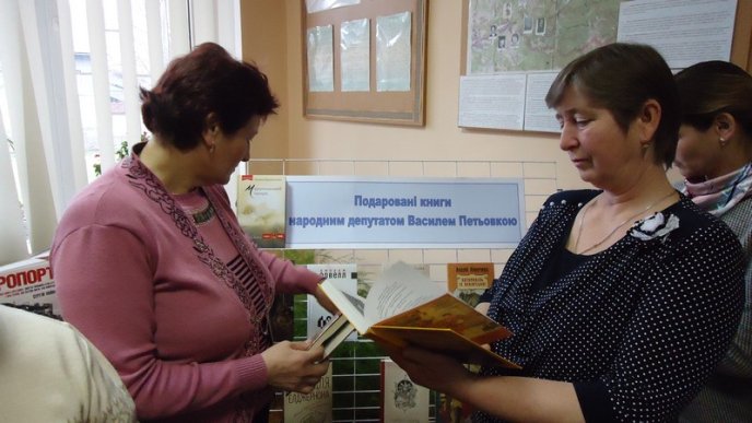 Бібліотеки Рахівщини отримали нові набори книг – 04