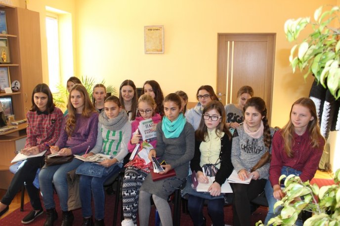 Гуртківці Мукачівського Будинку школярів завітали на лекцію до журналістів "Панорама Медіа Групи" – 01 Гуртківці Мукачівського Будинку школярів завітали на лекцію до журналістів "Панорама Медіа Групи" – 01