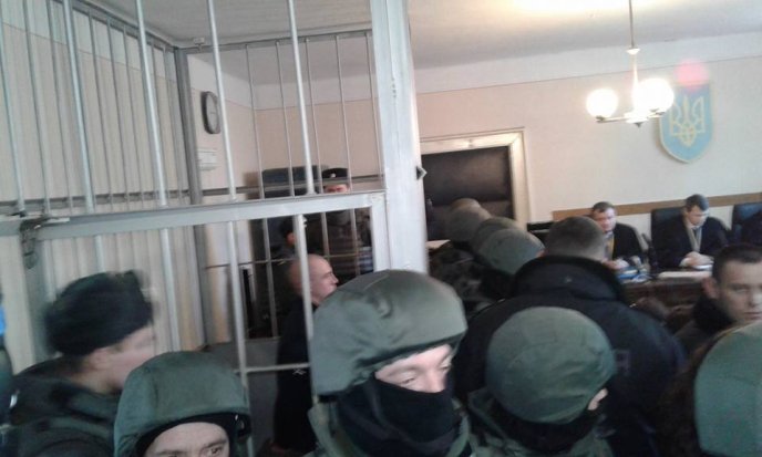 Зал переповнений, суд розпочався... Першим розглядають апеляцію бійця із позивним "Цвік" – 05