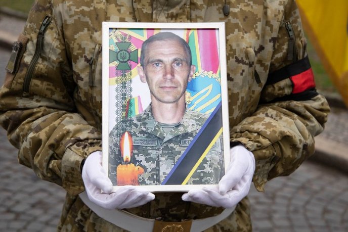 На Закарпатті поховали військового, який загинув у бою біля міста Соледар – 02