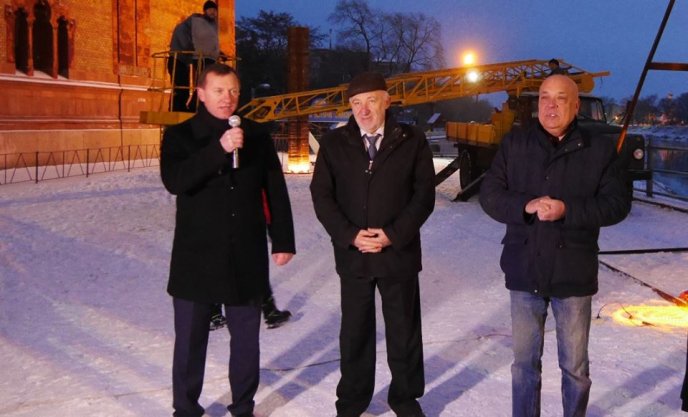 Біля колишньої ужгородської синагоги урочисто запалили ханукальну менору – 06