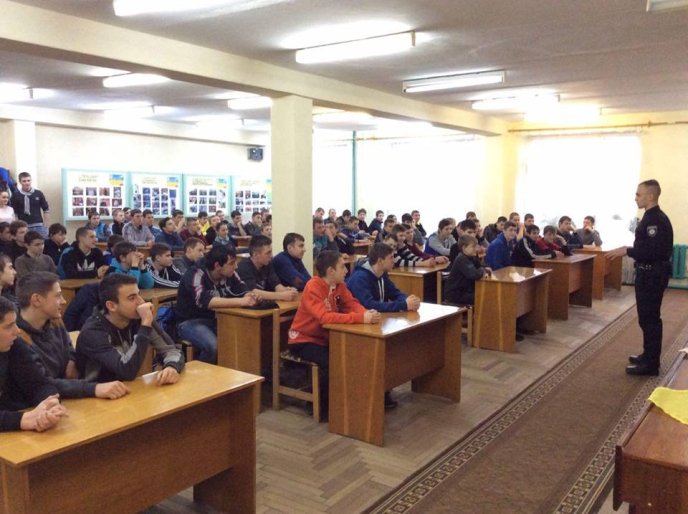 Патрульні поліцейські поспілкувались із учнями Мукачівського аграрного ліцею – 02