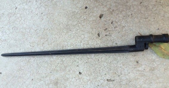 У трьох районах Закарпаття правоохоронці виявили сховки зі зброєю – 03