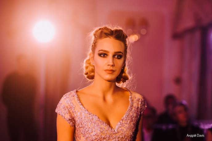 Мода заради життя: на Закарпатті відбувся ІІІ-й благодійний показ мод дизайнерки Роксолани Новак – 143