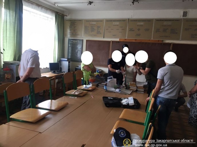 Прокуратура затримала голову циклової комісії одного із вишів Закарпаття – 03