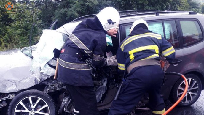 Рятувальники показали наслідки жахливої ДТП, яка сталась на Закарпатті – 03