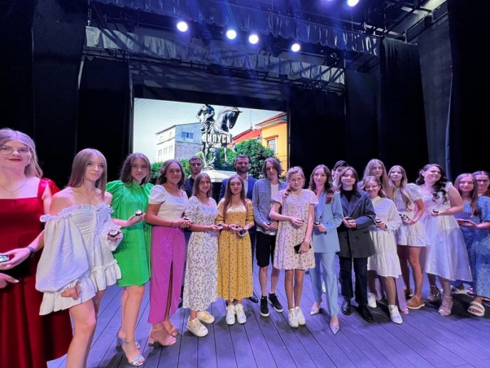 У Мукачеві нагородили випускників одинадцятих класів – 03