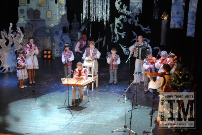 У Мукачеві завершився музичний фестиваль "Різдвяна зіронька - 2015" (ФОТОРЕПОРТАЖ) – 03 У Мукачеві завершився музичний фестиваль "Різдвяна зіронька - 2015" (ФОТОРЕПОРТАЖ) – 03
