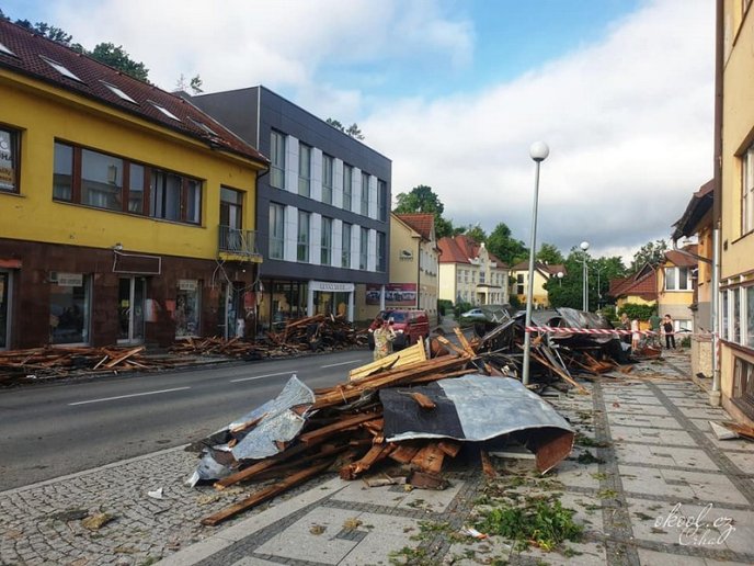Армагеддон в Чехії: частину сіл після торнадо зрівняло з землею – 13