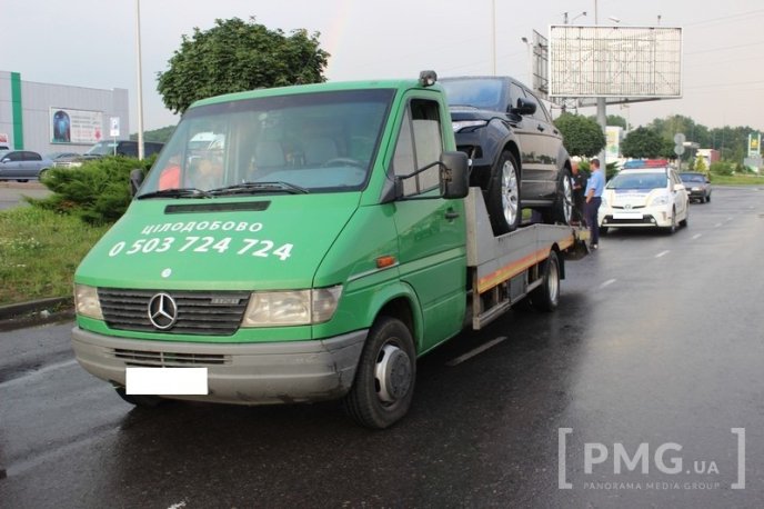 У Мукачеві затримали вкрадене елітне авто, яке має відношення до нардепа від Закарпаття – 02