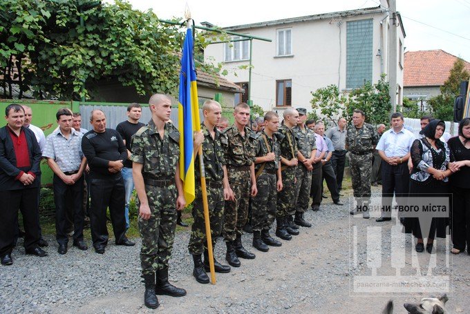 Клячаново у жалобі: односельчани прощались з Героєм, який загинув у зоні АТО (ФОТОРЕПОРТАЖ) – 06