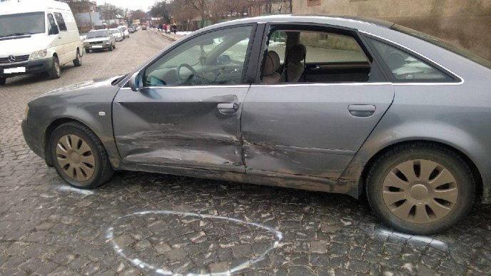 Поліція показала фото жахливих наслідків ДТП і просить водіїв дотримуватись дистанції – 08