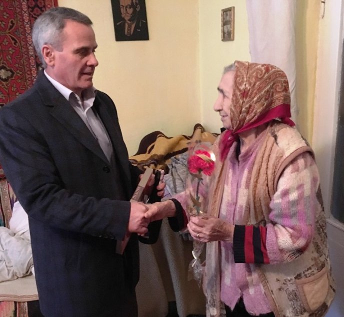 Народний депутат Василь Петьовка привітав жінок Тячівщини та Рахівщини з 8 Березня – 11