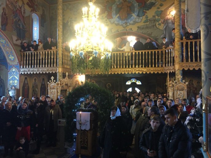 У третій день Різдва владика Феодор відправив Літургію у Ракошинському монастирі – 04