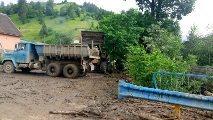 Селевий потік на Рахівщині затопив людські двори та пошкодив мости – 20 Селевий потік на Рахівщині затопив людські двори та пошкодив мости – 20