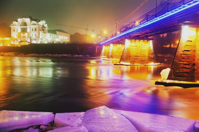 В інтернет-мережі з’явились фото нічного Ужгорода після "снігового паводку" – 04