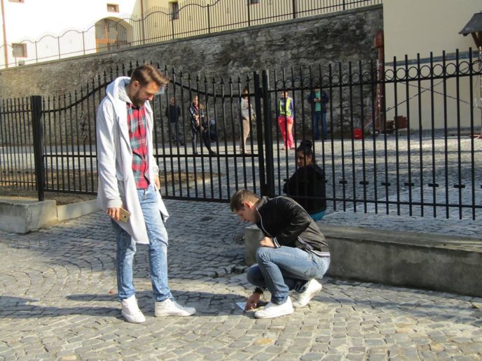 На вулицях Ужгорода у бруківку почали закладати QR-коди для туристів – 04 На вулицях Ужгорода у бруківку почали закладати QR-коди для туристів – 04