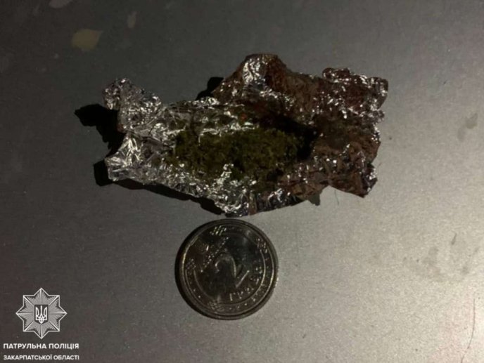 В Ужгороді нетверезий керманич мав при собі наркотики – 02