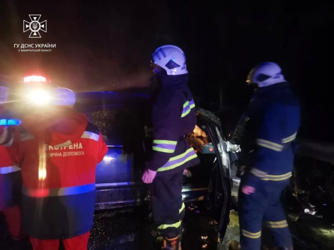 Рятувальники показали фото з місця фатальної аварії – 05