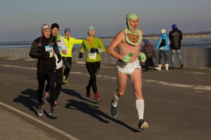 Мукачівець здобув перемогу у престижному новорічному напівмарафоні (ФОТО) – 04