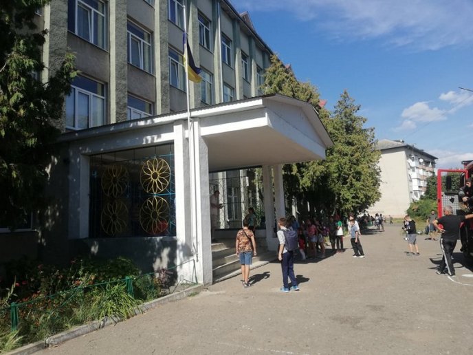 Надзвичайна ситуація в одній із шкіл Мукачева: кілька дітей опинилися у лікарні – 04 Надзвичайна ситуація в одній із шкіл Мукачева: кілька дітей опинилися у лікарні – 04