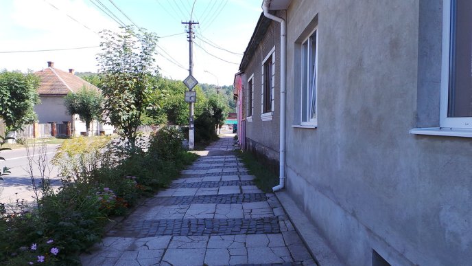 Хоча це і циганське містечко, але воно в рази краще, ніж більшість шахтарських селищ на Донбасі", – блогер про Великий Березний – 01