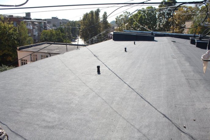 У Мукачеві ремонтують дахи на чотирьох багатоповерхівках – 03