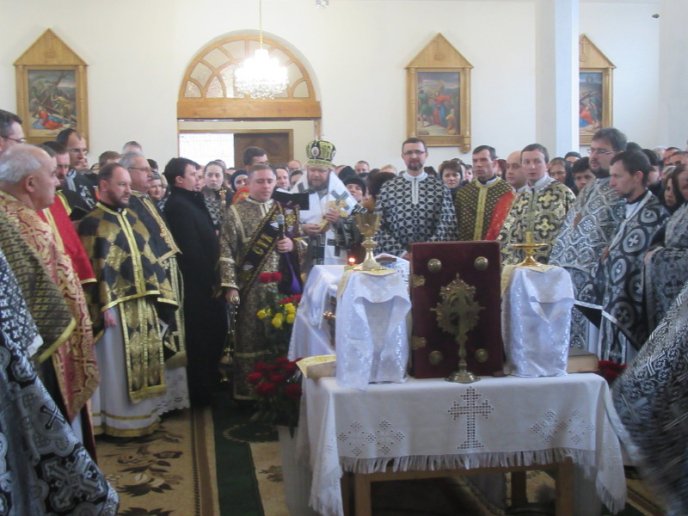 На Хустщині провели в останню путь священика, який загинув у ДТП під Житомиром – 06