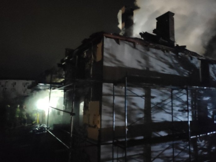 Вогонь гасили кілька годин: подробиці масштабної нічної пожежі – 04