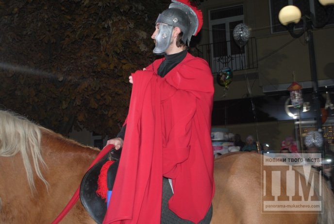 У Мукачеві відзначили День святого Мартина яскравим вогняним шоу (ФОТОРЕПОРТАЖ) – 18