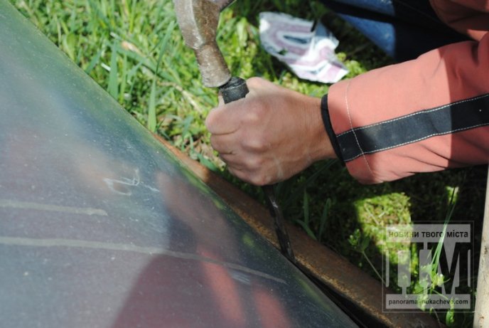 Вулиці Мукачева прибирають від рекламних носіїв (ФОТО) – 04