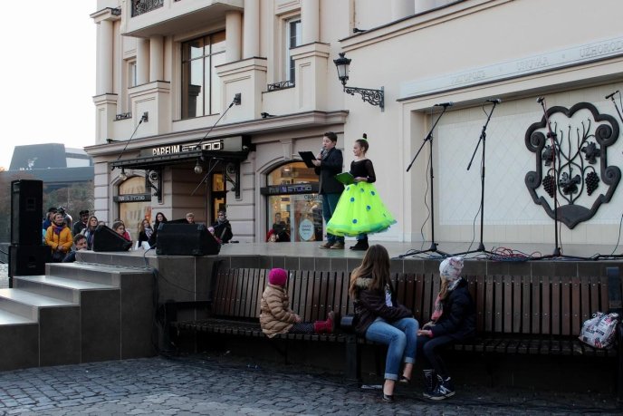В Ужгороді стартували масштабні творчі змагання "Яскрава країна", в яких задіяно понад 1200 учасників – 05