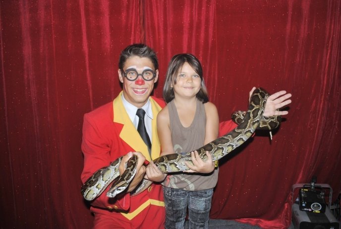 До Мукачева завітає цирк на воді "Рів’єра" – 11 До Мукачева завітає цирк на воді "Рів’єра" – 11