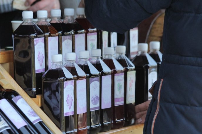 "Червене вино 2018": чим пригощають закарпатців та скільки доведеться витратити – 07