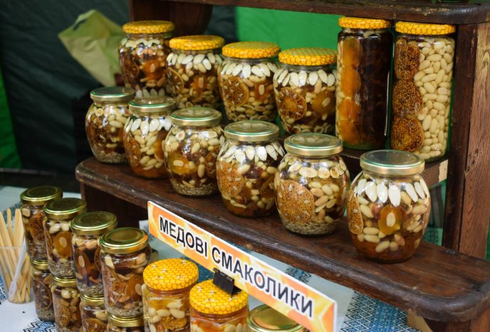 В Ужгороді на набережній Незалежності розпочався Петрівський ярмарок – 08