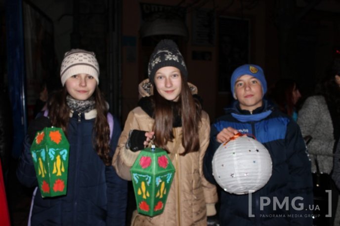 Яскраве святкування Дня святого Мартина у Мукачеві: парад ліхтариків, лицарські бої та вогняне шоу – 35 Яскраве святкування Дня святого Мартина у Мукачеві: парад ліхтариків, лицарські бої та вогняне шоу – 35