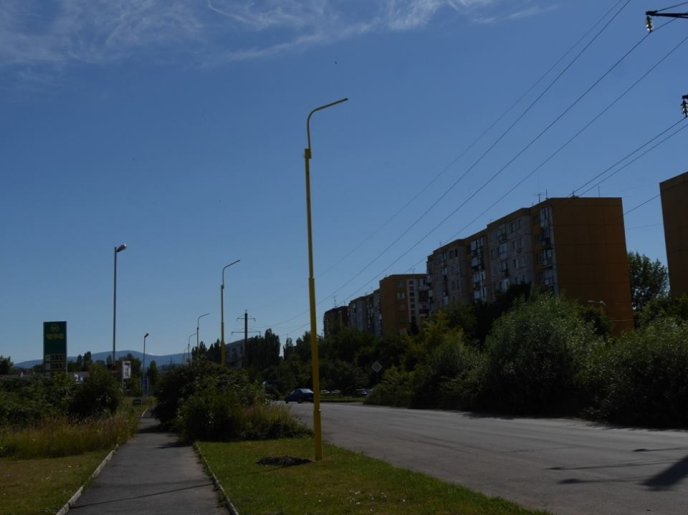 В Ужгороді встановлювали нові опори для вуличного освітлення – 05