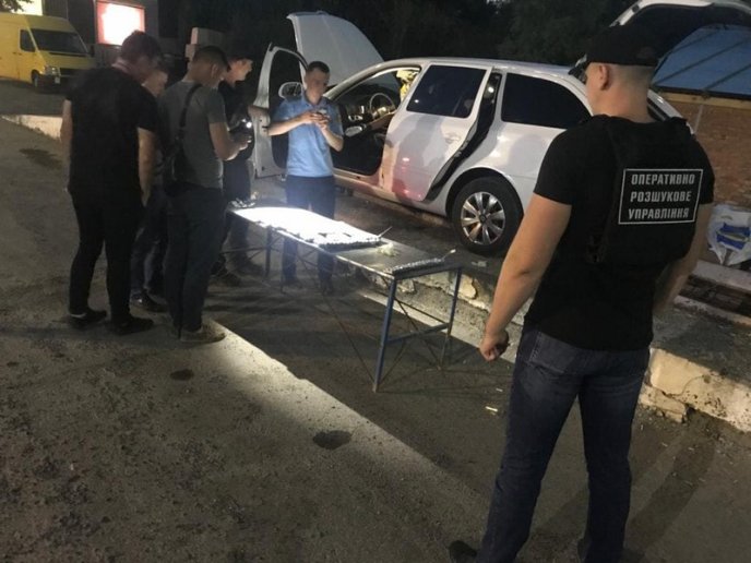 На КПП «Лужанка» виявили партію нарковмісних медпрепаратів на суму майже 1,4 мільйони – 01