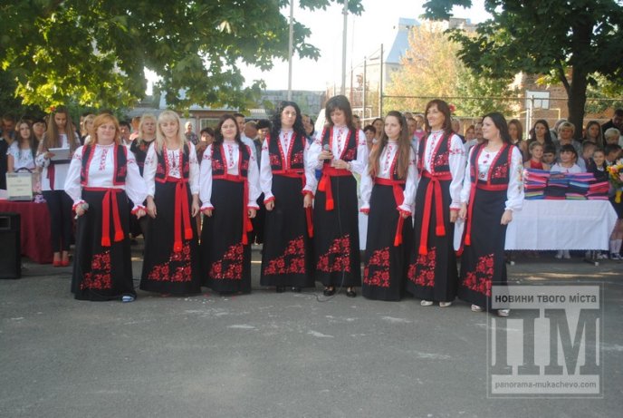 Перший дзвоник відсвяткували у Мукачівській гімназії (ФОТОРЕПОРТАЖ) – 20 Перший дзвоник відсвяткували у Мукачівській гімназії (ФОТОРЕПОРТАЖ) – 20