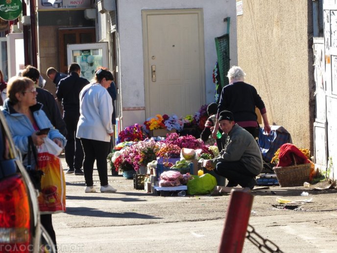 Вінки, свічки та квіти: у скільки обійдеться вшанувати пам’ять померлих у Мукачеві – 12