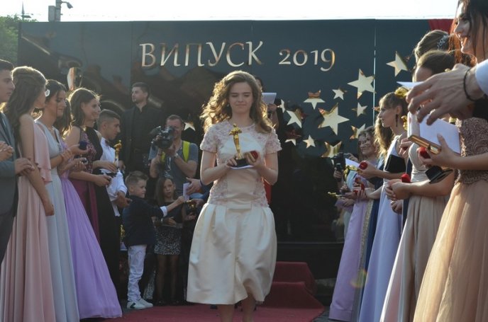 Двадцять випускників Мукачева отримали грошові премії  – 18