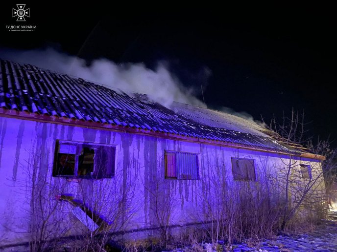 На Закарпатті горіла господарська будівля  – 02 На Закарпатті горіла господарська будівля  – 02