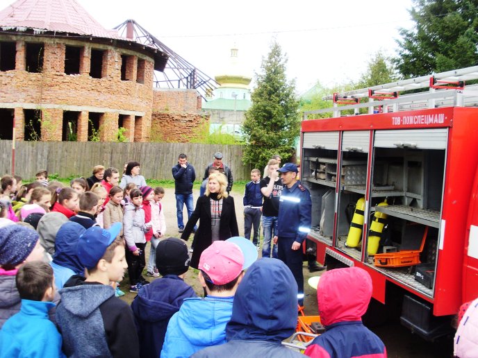Рятувальники Великоберезнянщини вчили жителів села Забрідь правилам безпеки життєдіяльності – 04