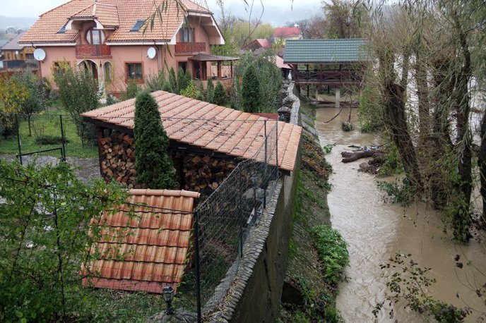 На Ужгородщині вода затопила три футбольних поля, земельні угіддя та пляж з будиночками в Оноківцях – 14 На Ужгородщині вода затопила три футбольних поля, земельні угіддя та пляж з будиночками в Оноківцях – 14