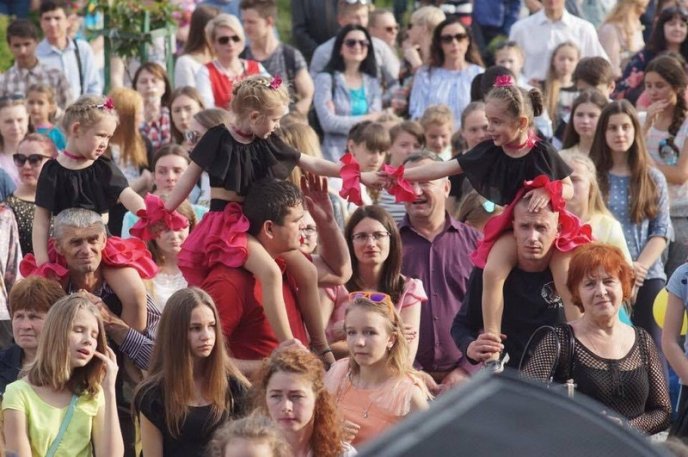 У Мукачево завітали відома співачка та хореограф – 03