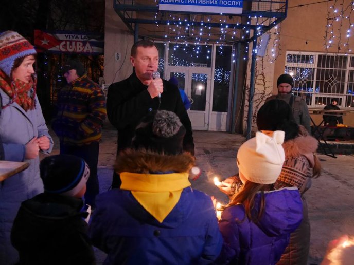 Пластуни передали ужгородцям Вифлеємський вогонь миру – 04