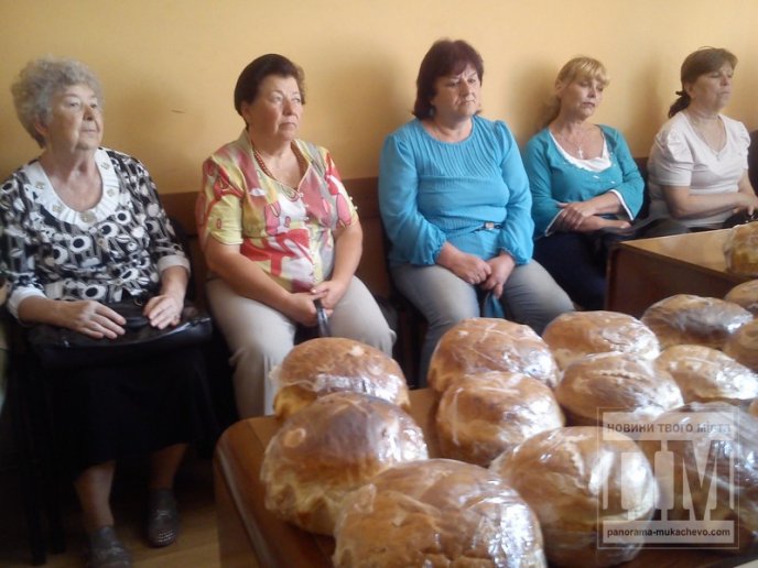 Місцевий осередок ВО "Батьківщина" роздавав безкоштовно паски (ФОТО) – 07